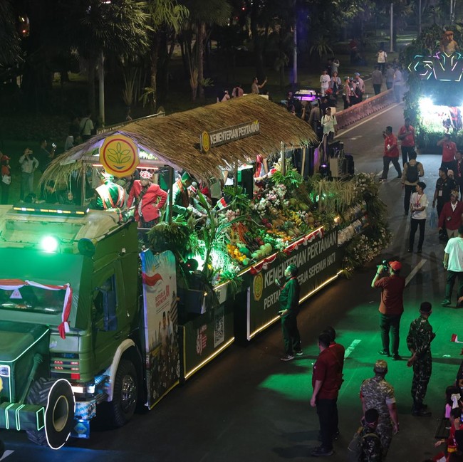 Warna-warni Karnaval Kemerdekaan di Tengah Kota Jakarta