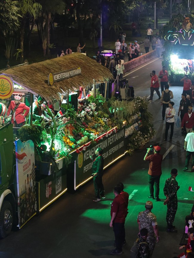 Warna-warni Karnaval Kemerdekaan di Tengah Kota Jakarta