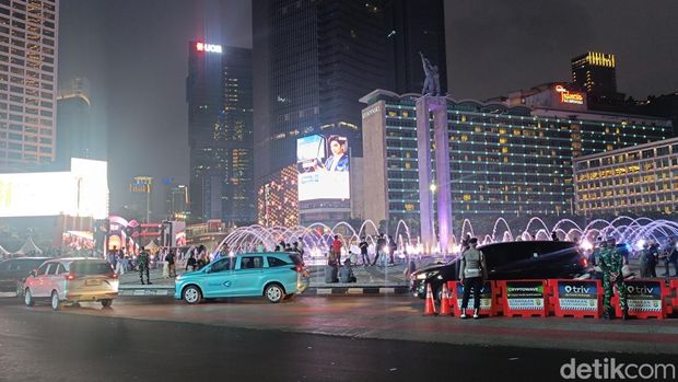 Kemeriahan Malam Merdeka di kawasan Bundaran HI, Jakarta Pusat, Senin (17/8/2026).