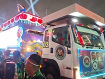 Kendaraan Hias Seskab-BGN Curi Perhatian Warga di Karnaval Malam Merdeka