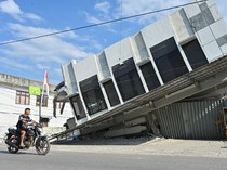 Potret Kerusakan Bangunan di Reo Pascagempa 7,7 Magnitudo