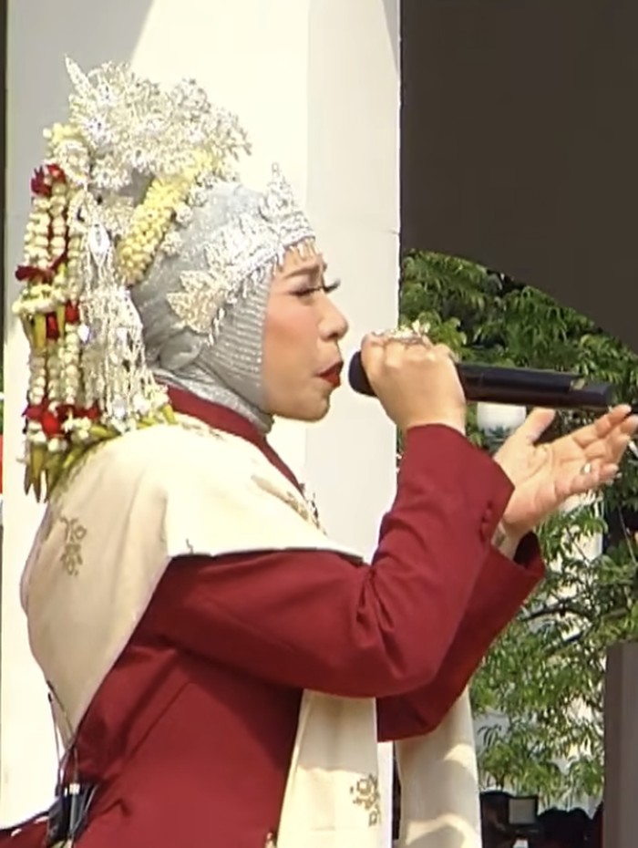 Kris Dayanti dan Melly Goeslaw Kris Dayanti dan Melly Goeslaw di Istana Merdeka