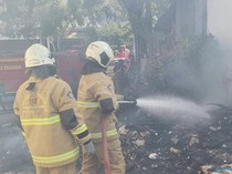 Asap Hitam Terlihat hingga Tol Waru Ternyata Kebakaran Lahan di Benowo