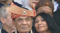 Anggun C Sasmi dan suami, Christian Kretschmar juga hadir dalam acara tersebut. Foto: YouTube Sekretariat Presiden