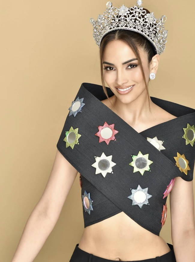 Organisasi Miss Peru menyatakan Luren tidak lagi menyandang gelar Miss Peru 2026. Keikutsertaannya di Miss Universe 2026 yang akan digelar di Puerto Rico juga dibatalkan. Organisasi belum mengungkap alasan di balik pencopotan gelar tersebut. Foto: dok. Instagram Luren Márquez