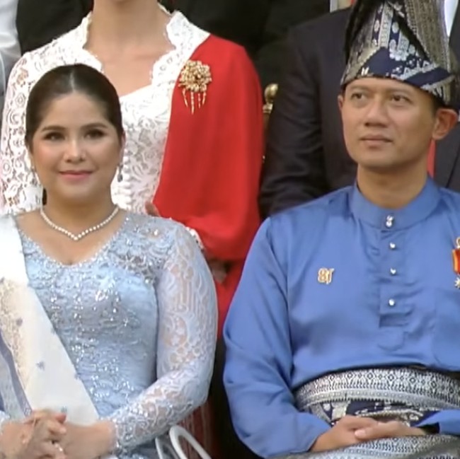 Deretan Selebritas Hadiri Upacara Penurunan Bendera HUT RI di Istana Merdeka