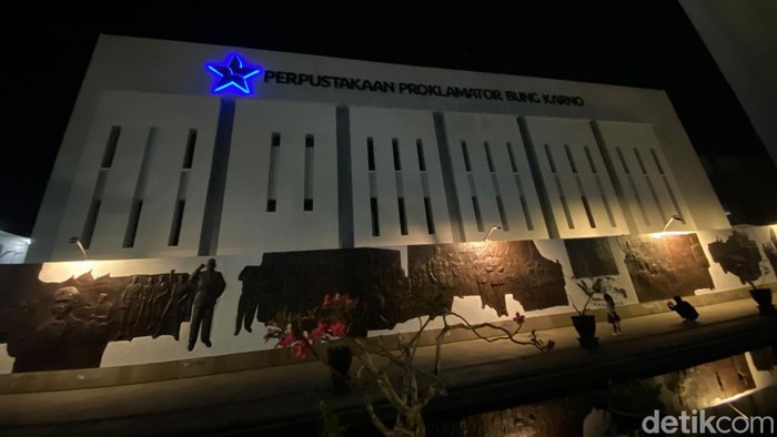 Wisata Makam Bung Karno di Kota Blitar kini buka 24 jam. Kebijakan baru ini diharapkan meningkatkan kunjungan dan menggerakkan ekonomi warga.