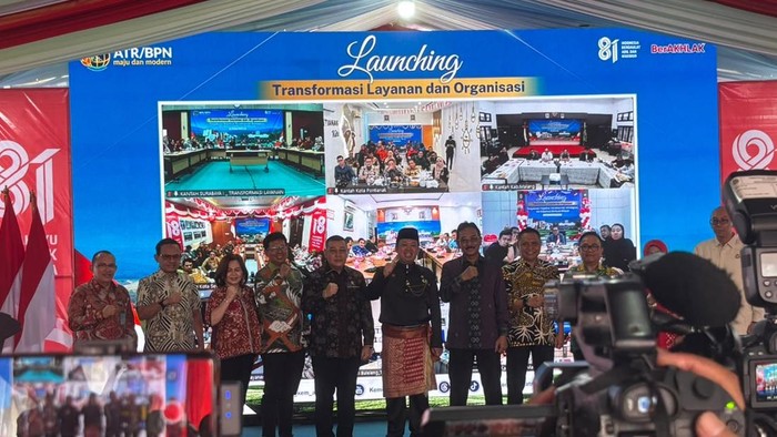 Menteri ATR/BPN Nusron Wahid dalam Acara Launching Transformasi Layanan dan Organisasi di Kantor Pertanahan Kota Administrasi Jakarta Barat
