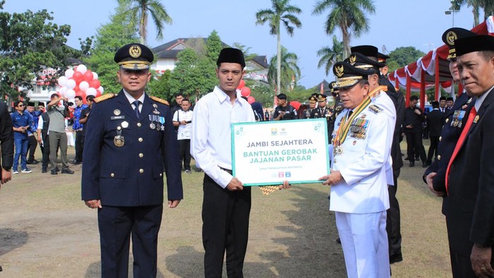Narapidana di Jambi langsung bebas setelah menerima Remisi HUT ke-81 RI, dan mendapatkan bantuan dari Pemprov Jambi