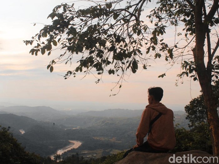 Objek wisata Gunung Karang, Majalengka.