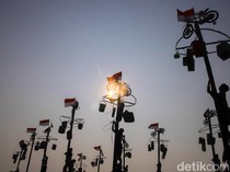Kompak! 300 Peserta Adu Strategi Taklukkan Pohon Pinang