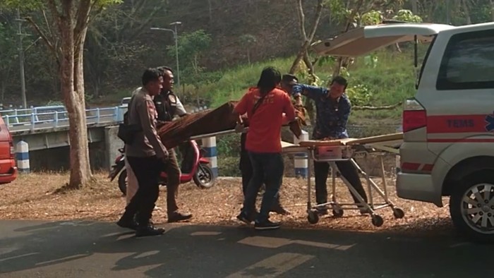Pemancing tewas tersengat listrik di Tulungagung