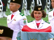 Paskibraka Asal Papua Jadi Pembawa Baki Upacara Penurunan Bendera HUT ke 81 RI