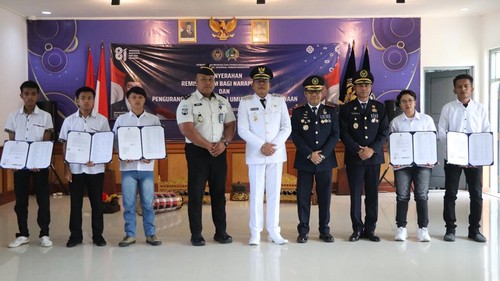 pemberian remisi umum kepada perwakilan narapidana dalam rangka HUT Kemerdekaan RI ke-81 di Lapas Kelas IIB Karangasem, Senin (17/8/2026) (foto: dok. Lapas Kelas IIB Karangasem)