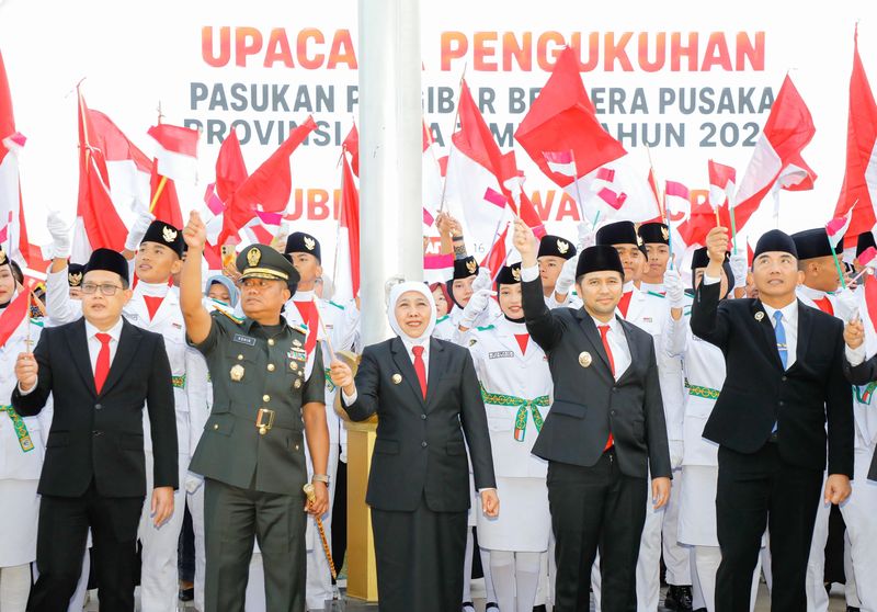 Khofifah Iringi Tugas 76 Paskibraka Jatim dengan Doa dan Pesan NKRI