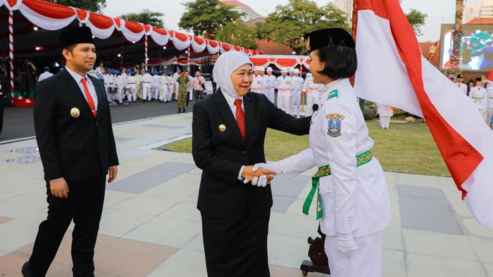 Khofifah Iringi Tugas 76 Paskibraka Jatim dengan Doa dan Pesan NKRI