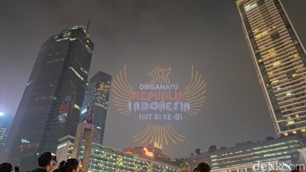 Pertunjukan drone show di Bundaran HI (Brigitta Belia/detikcom)