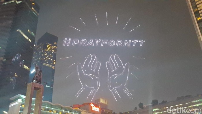 Pertunjukan drone show di Bundaran HI (Brigitta Belia/detikcom)
