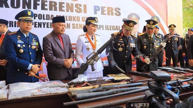 Polda Maluku Utara menerima penyerahan senjata api (senpi) ilegal yang diserahkan secara sukarela dari masyarakat di wilayah Kabupaten Halmahera Utara (dok. istimewa).