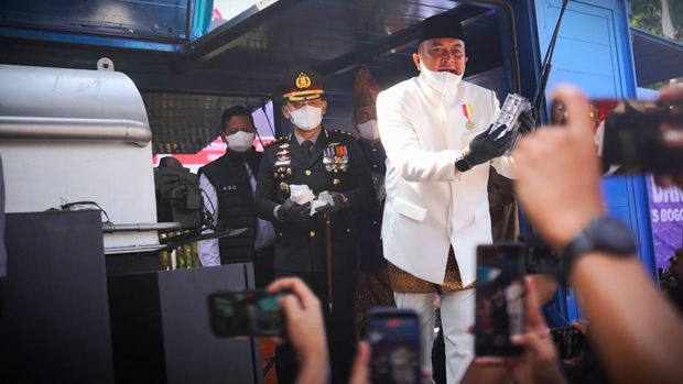 Polres Bogor menggelar pemusnahan barang bukti narkotika dan minuman keras (miras) secara massal usai melaksanakan upacara HUT ke-81 RI.
