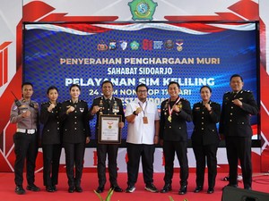 SIM Keliling Sidoarjo 24 Jam Selama 17 Hari Raih Rekor MURI