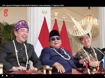 Momen Prabowo Diapit Jokowi dan Gibran Ngobrol saat Upacara HUT RI di Istana