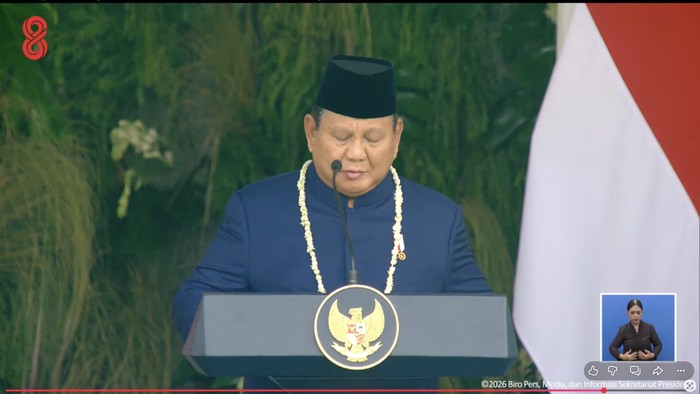 Prabowo Mengheningkan Cipta