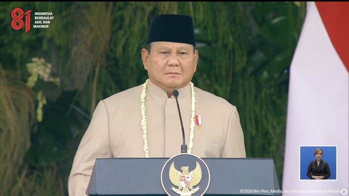 Prabowo Pimpin Upacara Penurunan Bendera