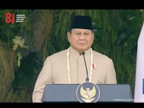 Prabowo Pimpin Upacara Penurunan Bendera HUT Ke-81 RI di Istana