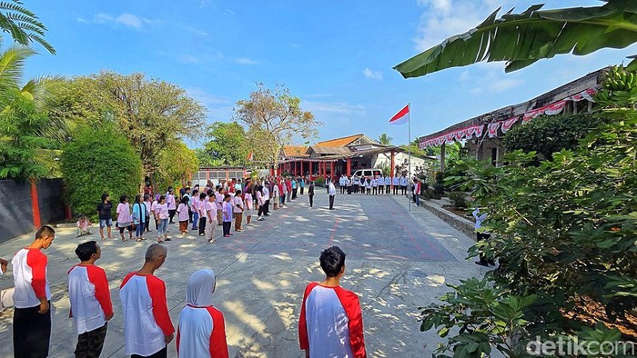 Ratusan ODGJ Sukabumi menggelar upacara bendera