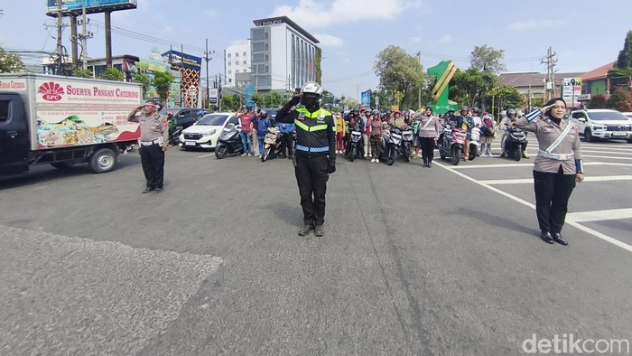 Satlantas Sidoarjo Ajak Warga Khidmat Peringati Detik-Detik Proklamasi