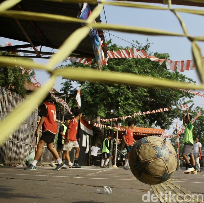 Semangat Kemerdekaan Anak-anak Cilincing Lewat Street Football