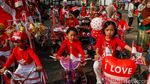 Semarak Pawai Kemerdekaan Warga Warnai Kawasan Dukuh Atas