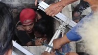 Bocah di Bogor Terperosok ke Sumur saat Ambil Bola, Damkar Evakuasi