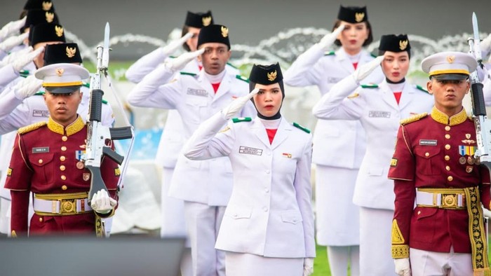Siswa sekolah rakyat saat HUT RI di Istana Negara