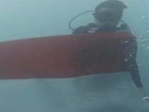 Basarnas Bengkulu Kibarkan Merah Putih di Dasar Laut Pulau Tikus