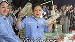 Seru! Momen Titiek Soeharto Kulineran Kaki Lima dan Panen Sayuran