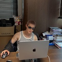 Transformasi Kwak Dong Yeon Pamer Rambut Cepak, Makin Tampan Jelang Wamil