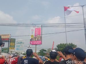 Warga Gelar Upacara 17 Agustus di Simpang 4 Jalan Jogja-Solo Klaten