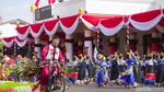 Meriahnya Ragam Pertunjukan Seni Saat Upacara HUT Ke-81 RI di Grahadi