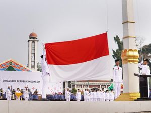 Jam Berapa Upacara Penurunan Bendera di Istana Merdeka? Ini Jadwalnya!
