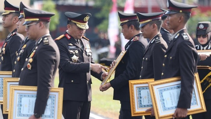 Wakapolda Jatim Brigjen Pasma Royce usai memimpin upacara HUT ke-81 RI di Mapolda Jatim.