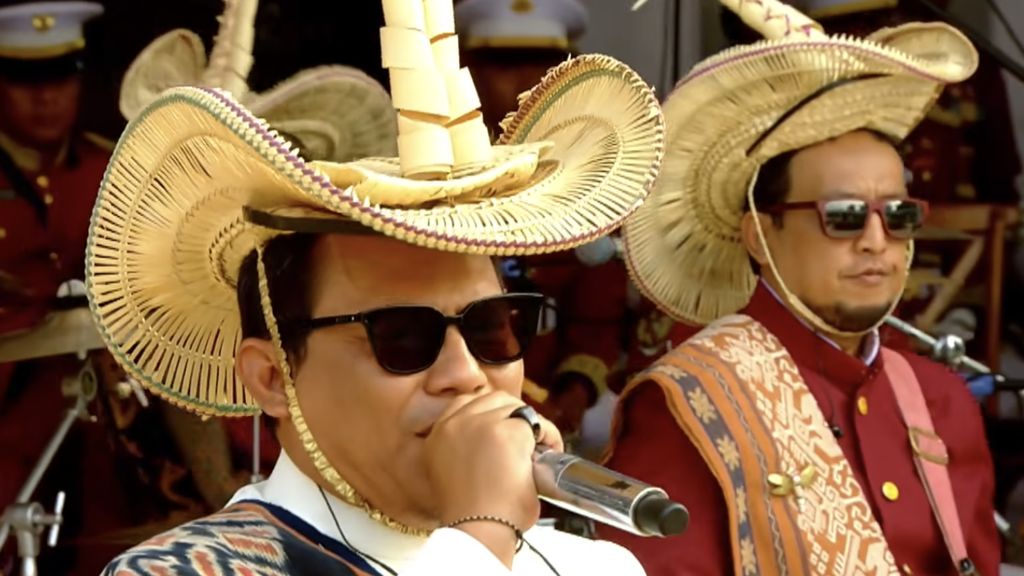 Makna Wali Band Pakai Baju Adat NTT saat Penurunan Bendera di Istana Merdeka
