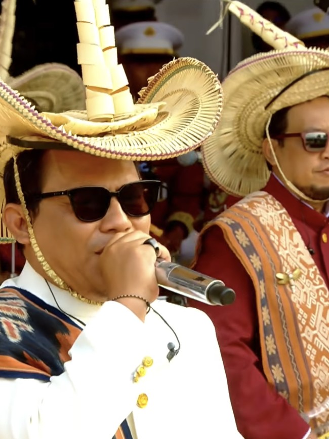 Makna Wali Band Pakai Baju Adat NTT saat Penurunan Bendera di Istana Merdeka