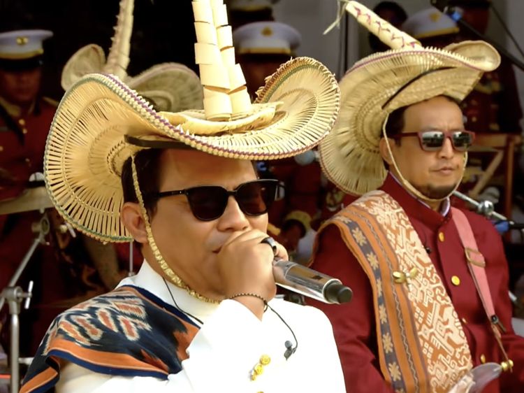 Makna Wali Band Pakai Baju Adat NTT saat Penurunan Bendera di Istana Merdeka
