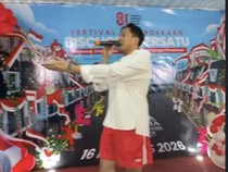 Seru Banget! Adrian Khalif Hibur Tetangga Komplek Rumah di Acara 17-an