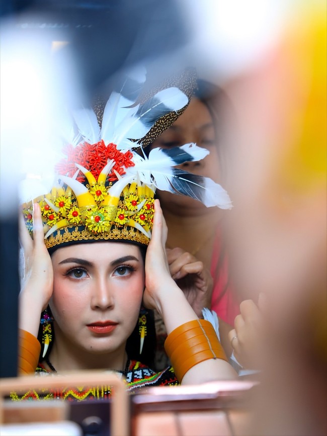 Diana M Putri adalah desainer di balik rancangan busana etnik nan indah ini. Foto: Instagram/@dianamputri