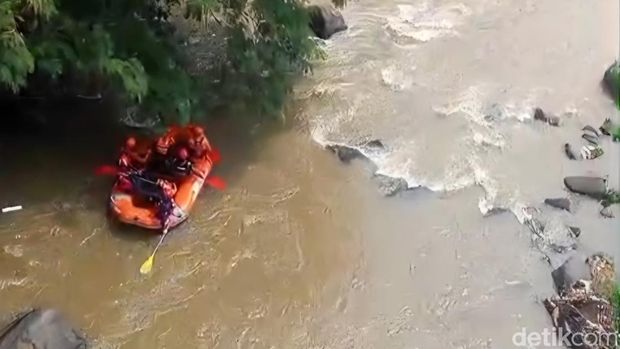 ASN Pemkot Bogor, Bayu Zulkarnain, nan diduga terjatuh di Sungai Cisadane belum ditemukan. Pencarian dilanjutkan di hari ke-6. (Dok istimewa).