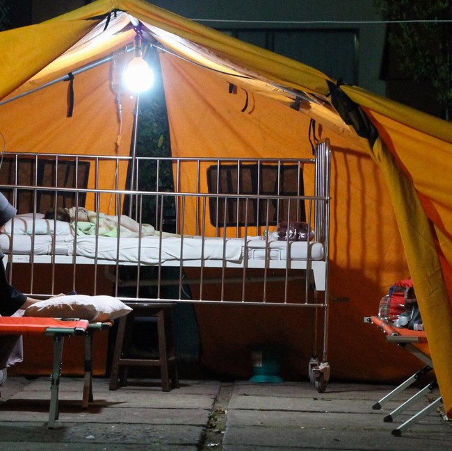 Bangunan Diguncang Gempa, RSUD Maumere Rawat Pasien di Tenda Darurat