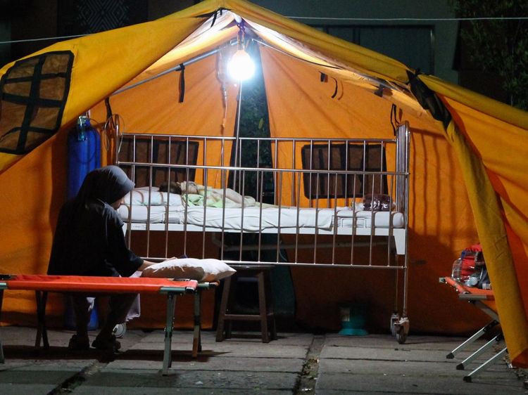 Bangunan Diguncang Gempa, RSUD Maumere Rawat Pasien di Tenda Darurat